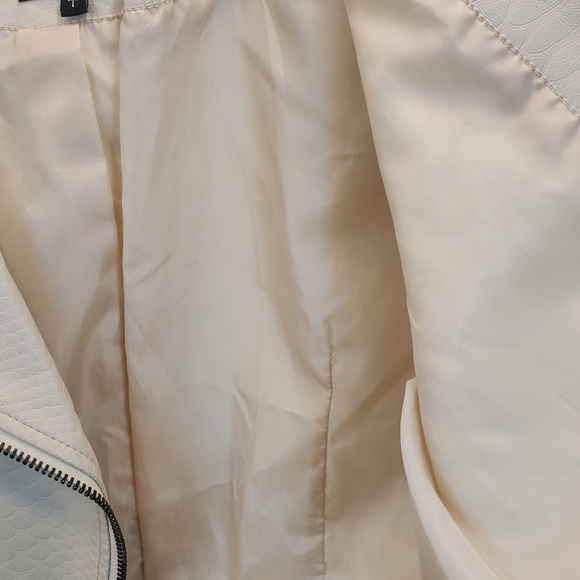 COPY - GUESS SNAKESKIN VEGAN CREME MOTO JACKET, SZ LRG - Picture 11 of 13